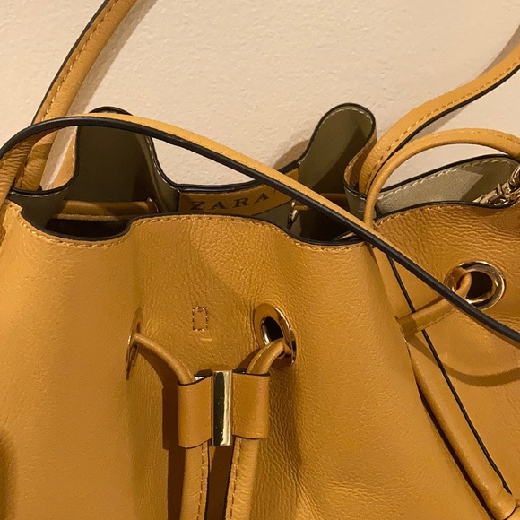 SOLD*Convertible Tote/Bucket Shoulder Bag - Picture 2 of 12